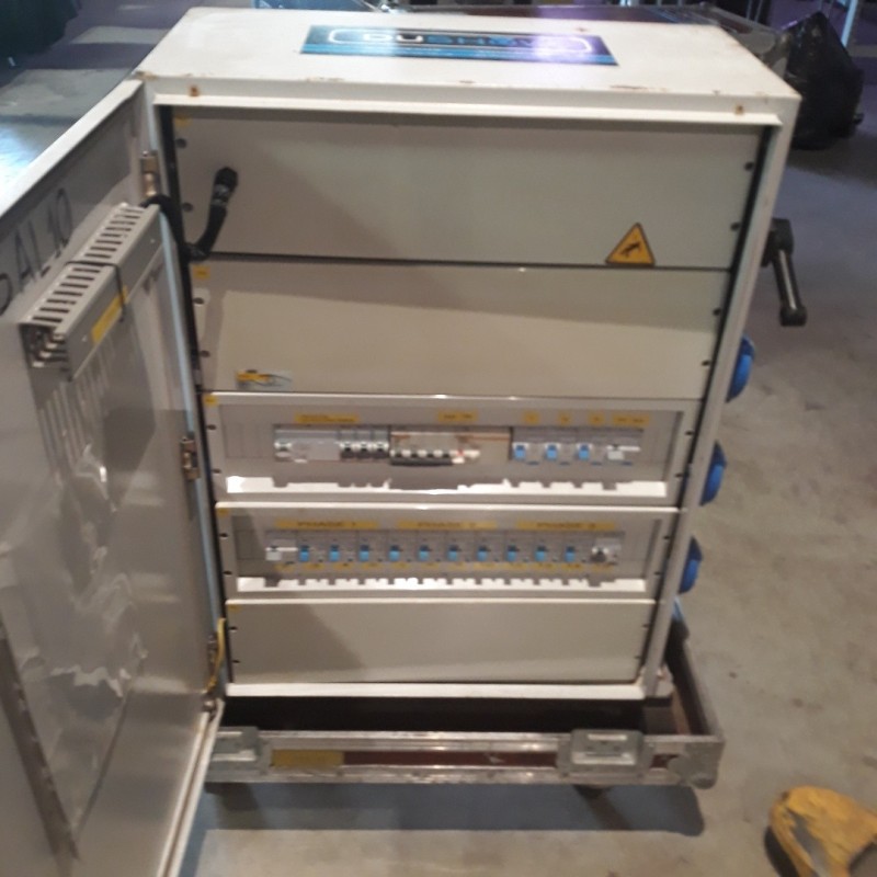 A125T02 CABINET 125T / 1x32T + 15x32M + 2x16A