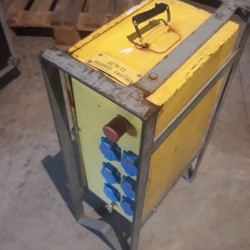 A32T08   ARMOIRE 32T / 3x32M + 6x16A   METAL JAUNE