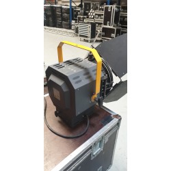 FRESNEL 2KW STRAND CASTOR