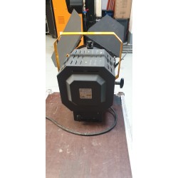 FRESNEL 2KW STRAND CASTOR