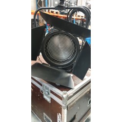 FRESNEL 2KW STRAND CASTOR
