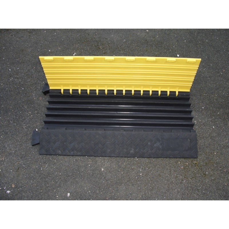 LOT OF  50  x 5-CHANNEL CABLE PASSAGE